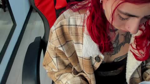 Snapshot of _selene_red chatting on 01.12.25 Selene online show from 01.12.25