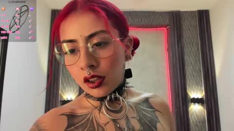 Snapshot of _selene_red chatting on 02.17.25 Selene online show from 02.17.25