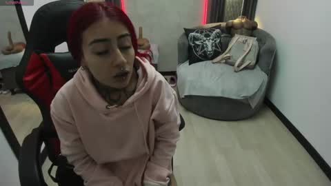 Snapshot of _selene_red chatting on 02.18.25 Selene online show from 02.18.25