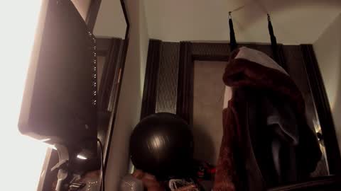 Snapshot of _selene_red chatting on 10.10.25 Selene online show from 10.10.25