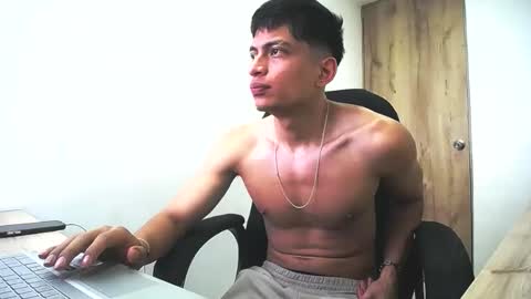 Juan Pablo-independent model online show from 06.10.26
