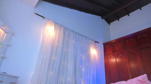 Snapshot of _shantall_777 chatting on 11.19.25 Shsntal online show from 11.19.25