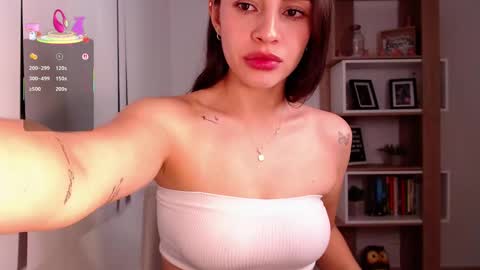 Snapshot of _smallpeach chatting on 02.27.25 Lauren online show from 02.27.25