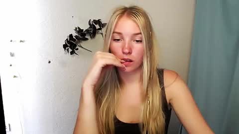 Snapshot of _snow_queen__ chatting on 06.07.26 Rachel online show from 06.07.26