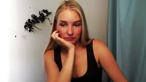 Snapshot of _snow_queen__ chatting on 06.18.26 Rachel online show from 06.18.26