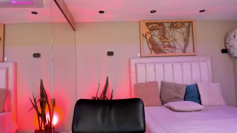    640  200   online show from 09.29.25