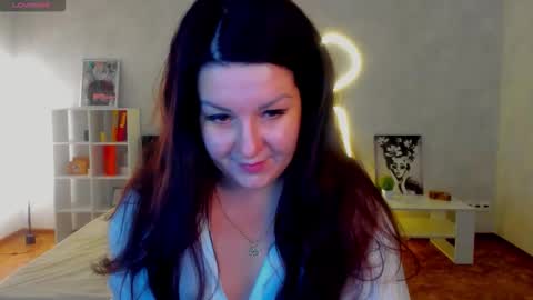 Snapshot of _still_her chatting on 11.27.25 Erica online show from 11.27.25