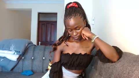 Snapshot of _sweejewel chatting on 09.17.25 _sweejewel online show from 09.17.25