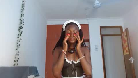 Snapshot of _sweejewel chatting on 12.15.25 _sweejewel online show from 12.15.25