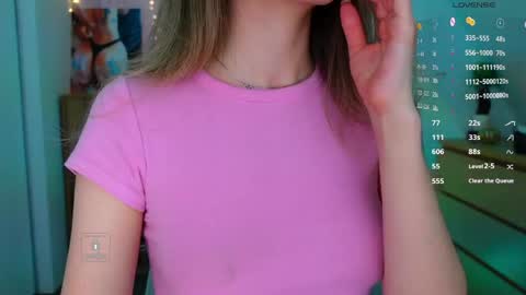 Snapshot of _sweetcams_ chatting on 04.16.26 Dasha online show from 04.16.26