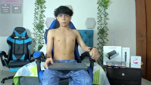 Snapshot of _taylor_black chatting on 10.07.25 Taylor online show from 10.07.25