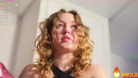 Snapshot of _taylor_swift chatting on 06.27.26 Taylor online show from 06.27.26