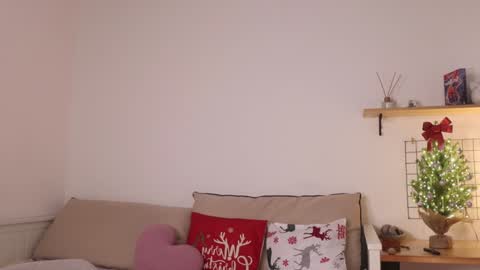 Snapshot of _teasecake_ chatting on 01.02.25 Annie online show from 01.02.25