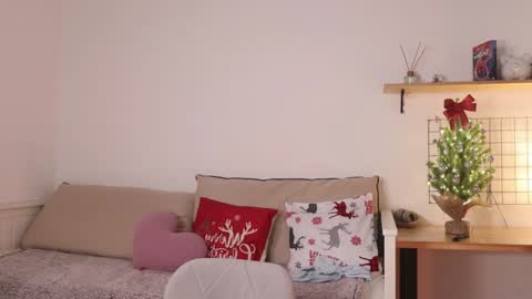 Snapshot of _teasecake_ chatting on 01.06.25 Annie online show from 01.06.25