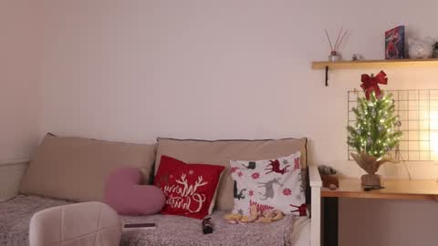 Snapshot of _teasecake_ chatting on 01.10.25 Annie online show from 01.10.25