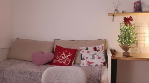 Snapshot of _teasecake_ chatting on 01.11.25 Annie online show from 01.11.25