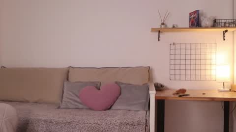 Snapshot of _teasecake_ chatting on 01.17.25 Annie online show from 01.17.25