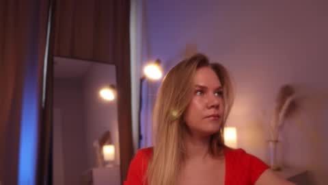 Snapshot of _teasecake_ chatting on 03.11.25 Annie online show from 03.11.25