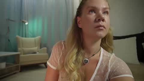 Snapshot of _teasecake_ chatting on 10.13.25 Annie online show from 10.13.25