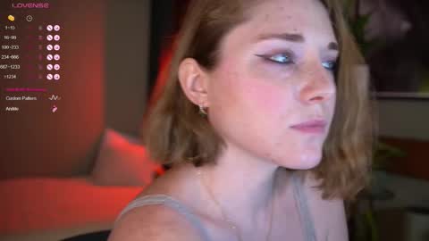 Snapshot of _the_sun_ chatting on 11.09.25 Evi online show from 11.09.25