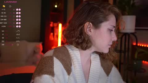 Snapshot of _the_sun_ chatting on 11.18.25 Evi online show from 11.18.25