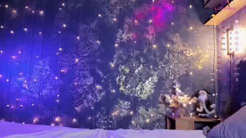 Snapshot of _thenightmoon_ chatting on 12.18.25 _thenightmoon_ online show from 12.18.25