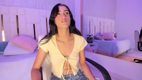 Snapshot of _tinyrousse_ chatting on 11.05.25 Rousse online show from 11.05.25