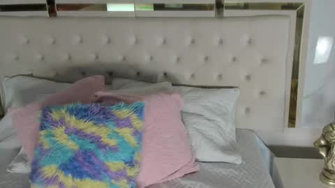 Snapshot of _tinyrousse_ chatting on 11.23.25 Rousse online show from 11.23.25