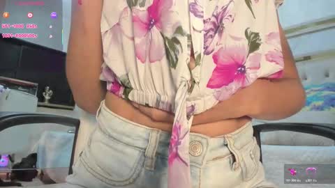 Snapshot of _tinyrousse_ chatting on 12.01.25 Rousse online show from 12.01.25