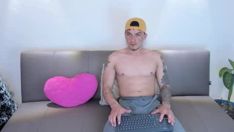 Snapshot of _tommyandgrace chatting on 12.05.25 Tommy and Grace online show from 12.05.25