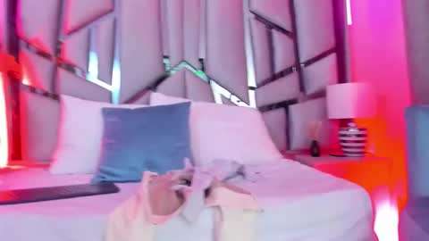 _valeria_saenz_ online show from 12.14.25