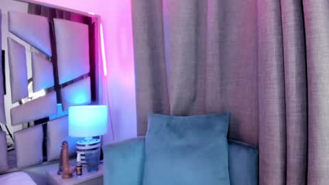 _valeria_saenz_ online show from 04.18.26