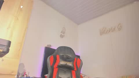    online show from 10.12.25