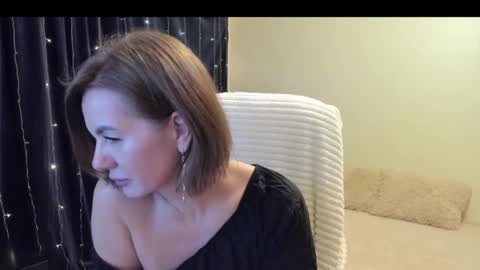 Snapshot of _vallylove chatting on 10.02.25 _vallylove online show from 10.02.25