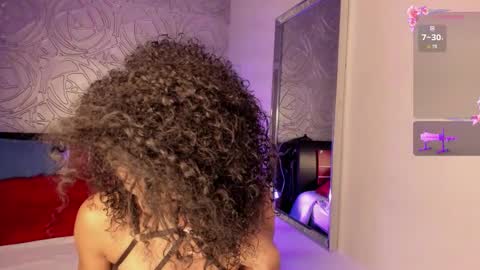 Snapshot of _vennuss_ chatting on 11.21.25 Venus online show from 11.21.25