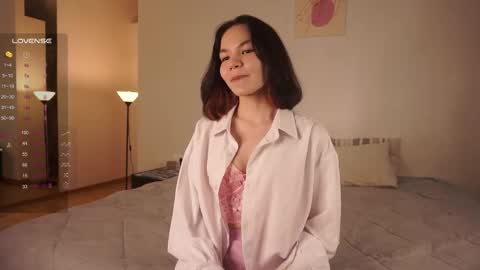 Snapshot of _vi_vi_ chatting on 02.23.25 Viola online show from 02.23.25