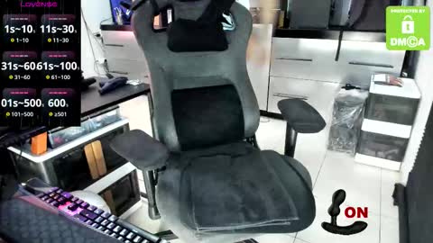 Snapshot of _vix__ chatting on 10.18.25  Vix  online show from 10.18.25