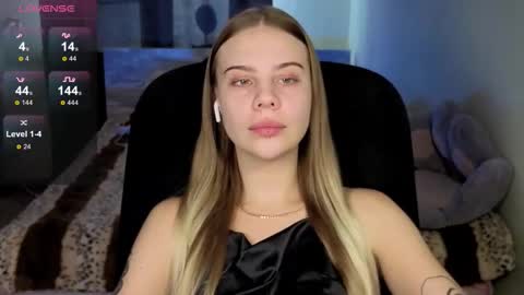 Snapshot of _wednesday_addams_ chatting on 10.08.25 Vera online show from 10.08.25