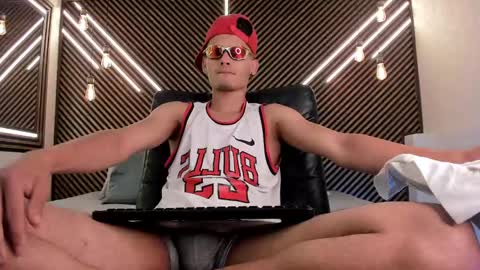 Snapshot of _white_fox_ chatting on 02.14.25 white fox online show from 02.14.25