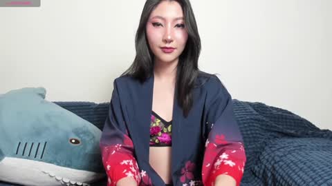 Snapshot of _yuriko chatting on 12.05.24 Mia online show from 12.05.24