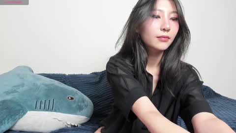 Snapshot of _yuriko chatting on 12.30.24 Mia online show from 12.30.24