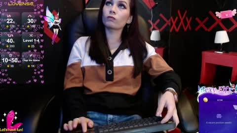 Yuyi online show from 01.23.25