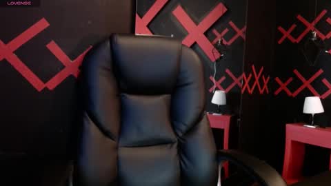 Yuyi online show from 02.11.25