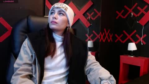 Yuyi online show from 02.20.25