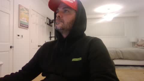 Snapshot of _zeus____ chatting on 01.12.25 Zeus online show from 01.12.25