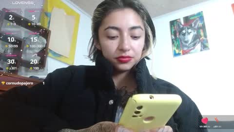 Snapshot of _zoebakers chatting on 01.23.25 Zoe  online show from 01.23.25