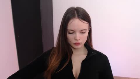 Snapshot of a_ariella_ chatting on 10.07.25 a_ariella_ online show from 10.07.25