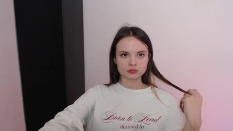 Snapshot of a_ariella_ chatting on 10.08.25 a_ariella_ online show from 10.08.25