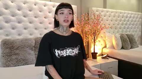 Snapshot of aa_lunit chatting on 09.18.25 Luni  online show from 09.18.25