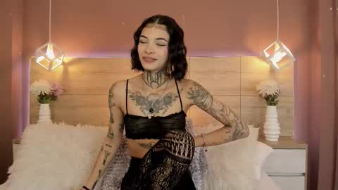 Snapshot of aa_lunit chatting on 11.21.25 Luni online show from 11.21.25